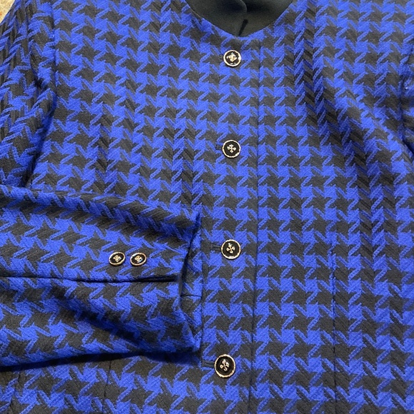 Beautifully Tailored Wool Jacket - Picture 6 of 6